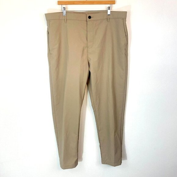 Banana Republic Performance Chino Pants Men's Size 40x30 Polyester Khaki NEW - Picture 1 of 15